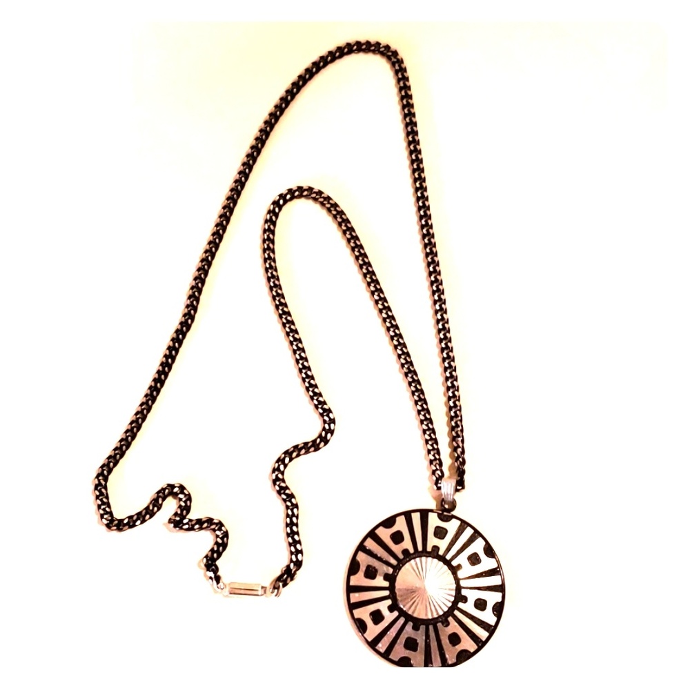 Vint bl/silver tone chain, plastic pendant